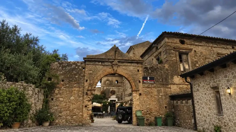 Ingresso dell’Antica Masseria dal Massaro a Cariati