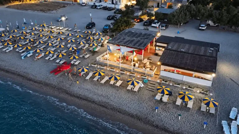 Veduta aerea del Lido Costa Azzurra sulla spiaggia di Cariati Marina